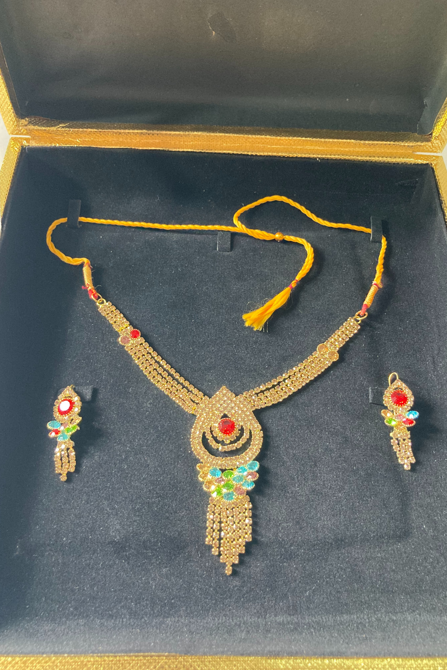 Charming Choker Set - Necklace and Earrings for Women