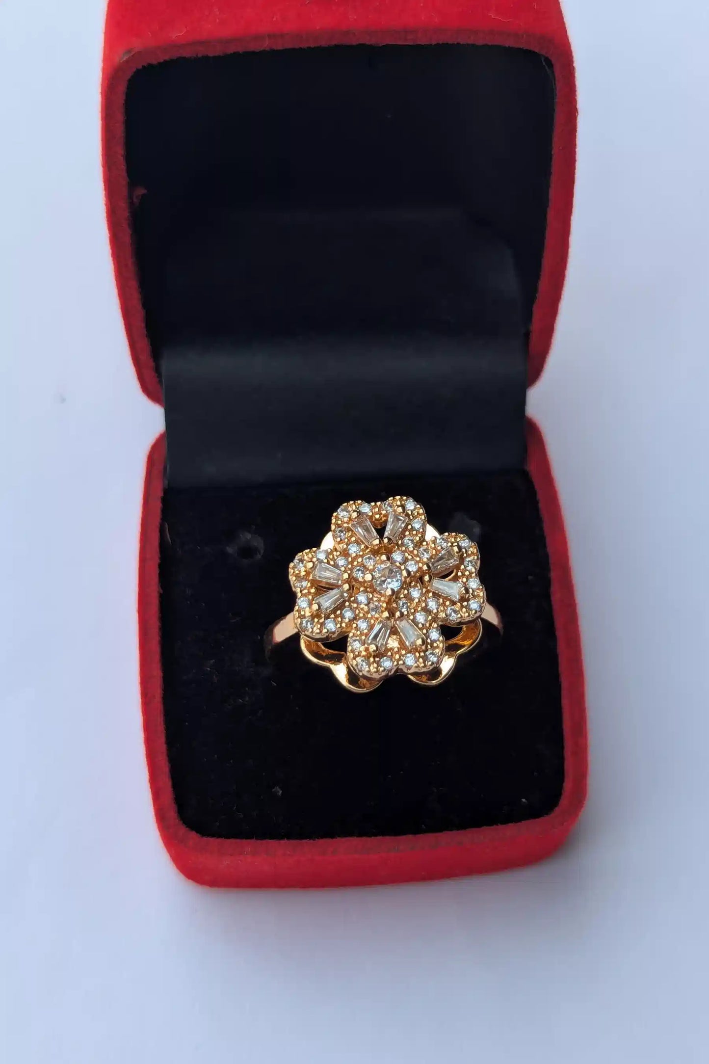 golden revolving ring with pearls