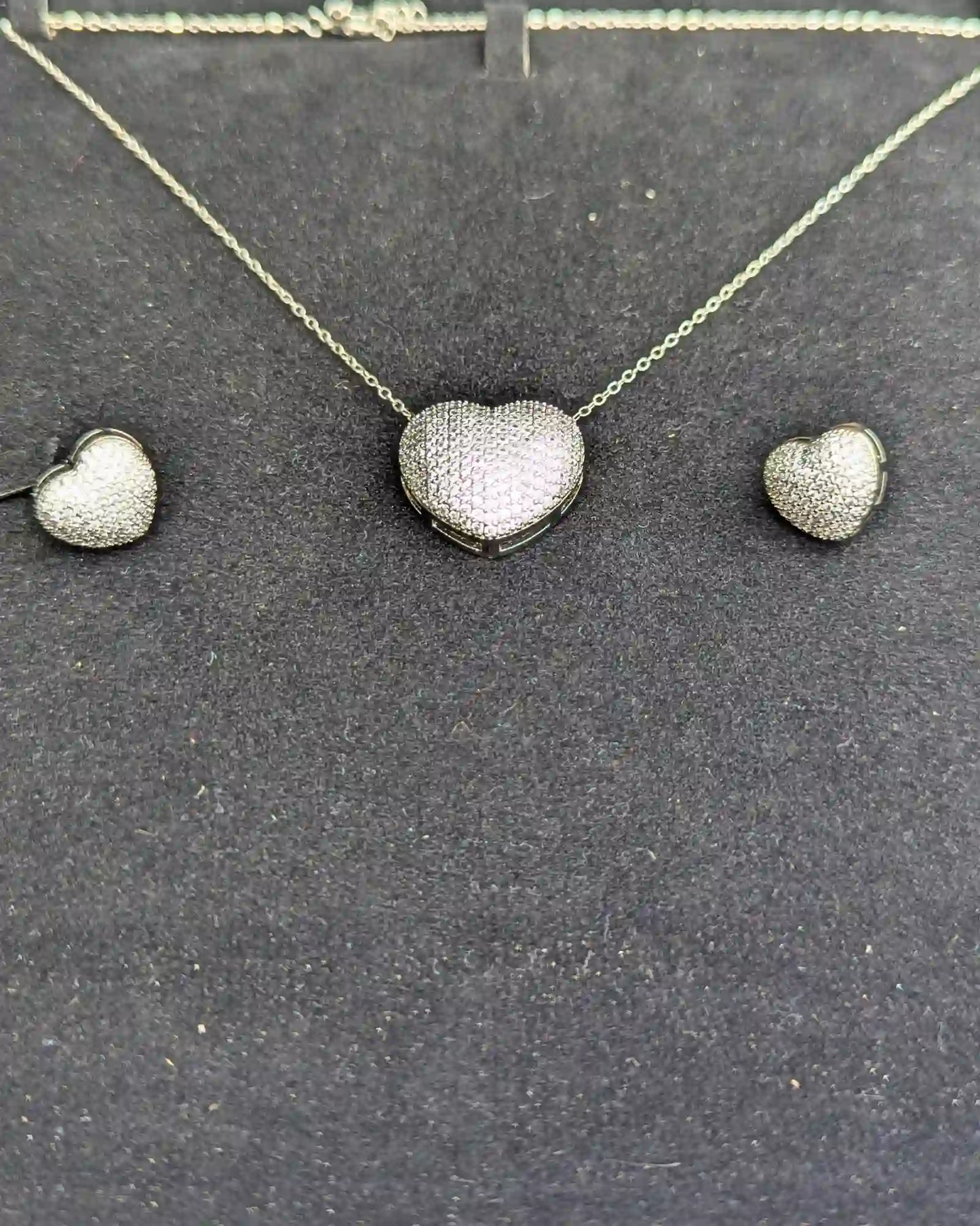Hear shape locket with stud earrings