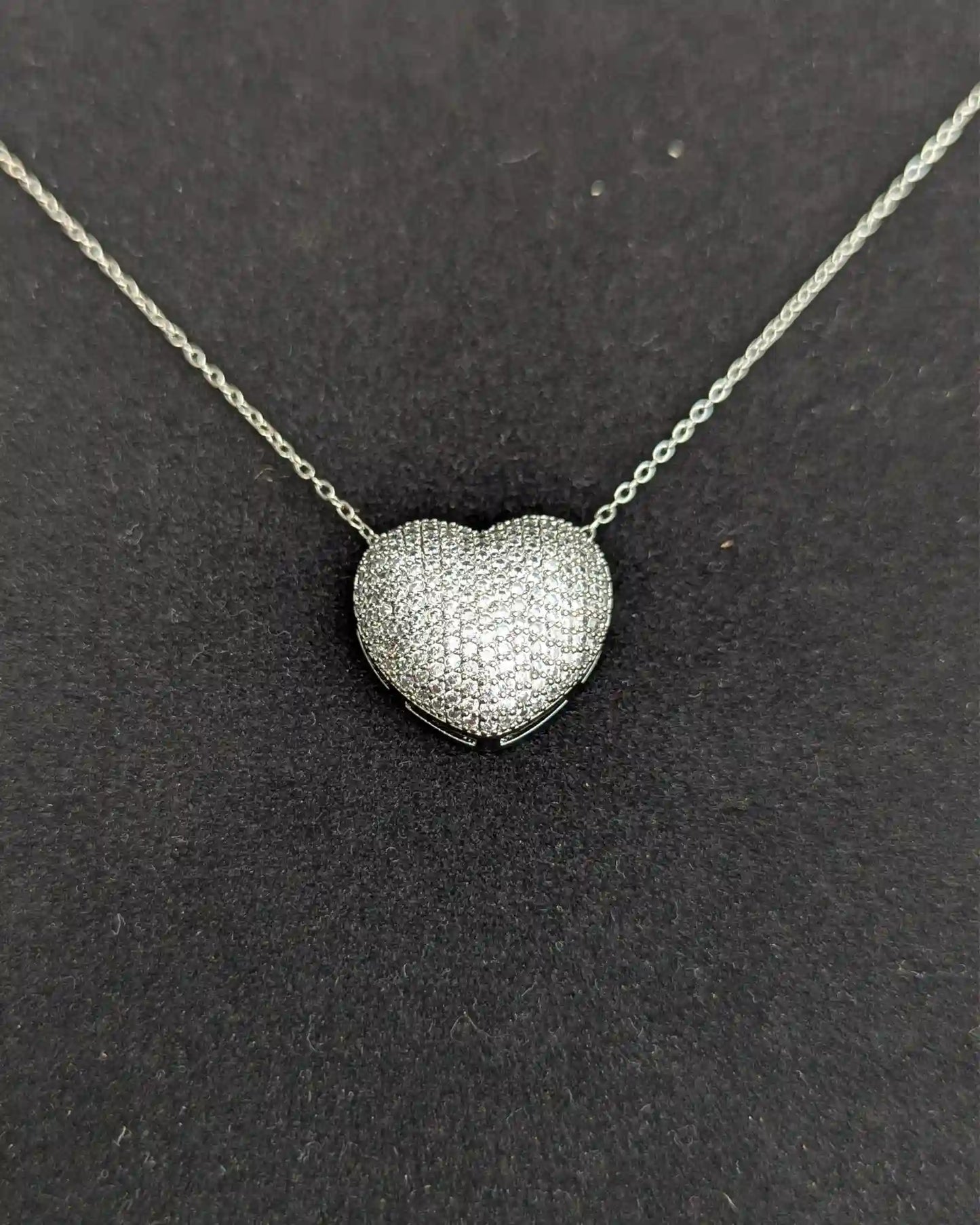 Hear shape locket with stud earrings