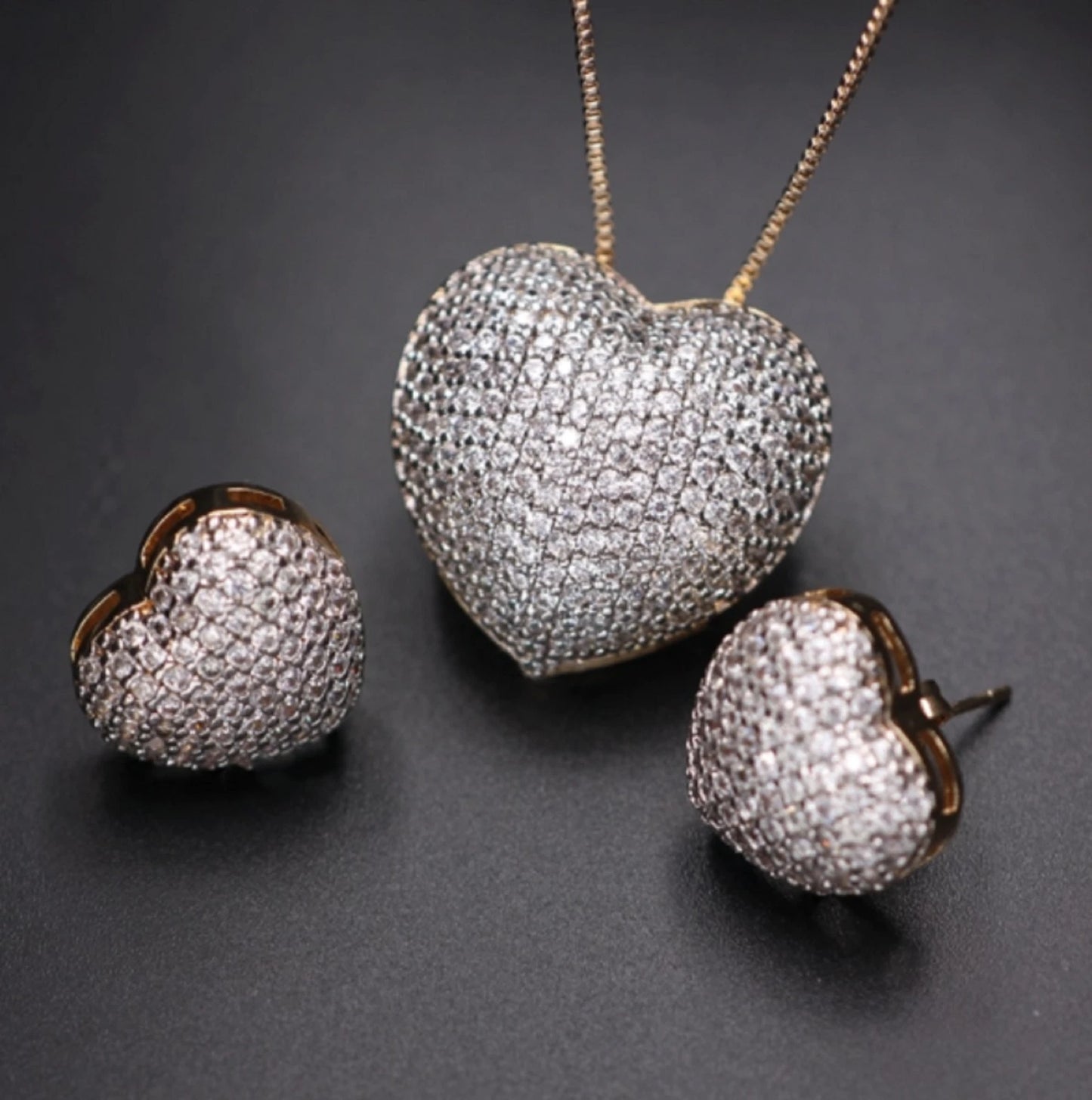 Hear shape locket with stud earrings