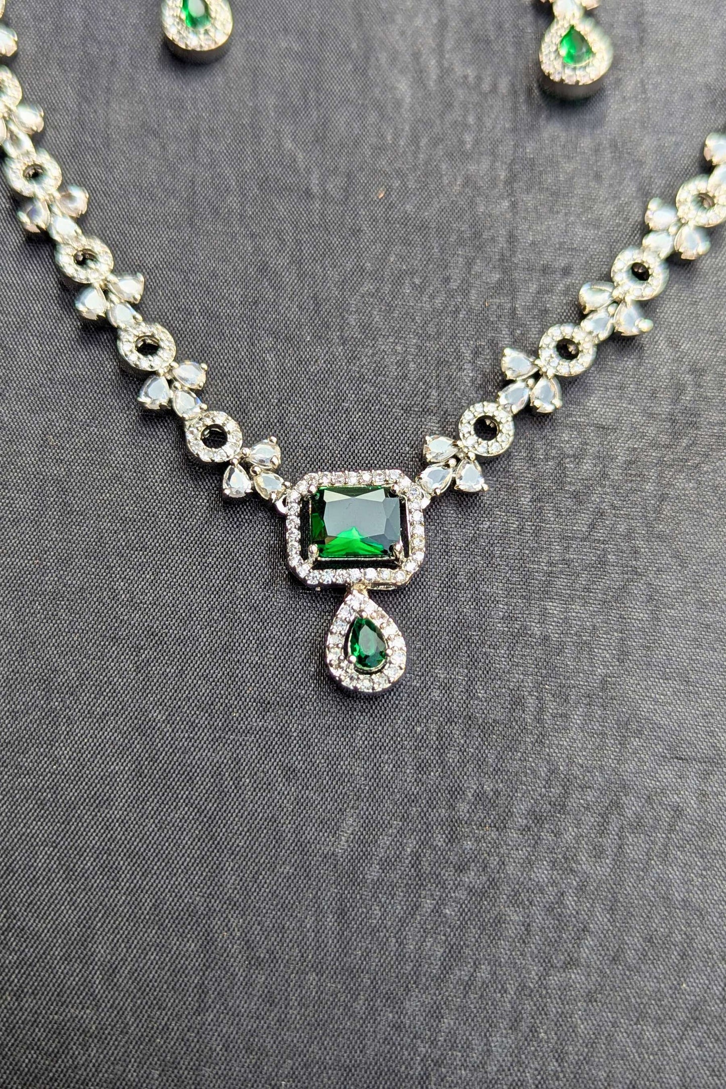 1 Carat Jewelry – Silver Crystal Necklace & Earrings Set - NKL 131