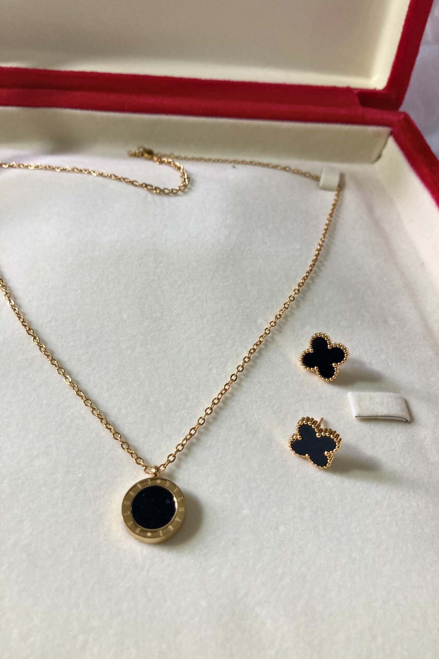 Stylish Black Pendant and Clover Earring Set for Girls and Women