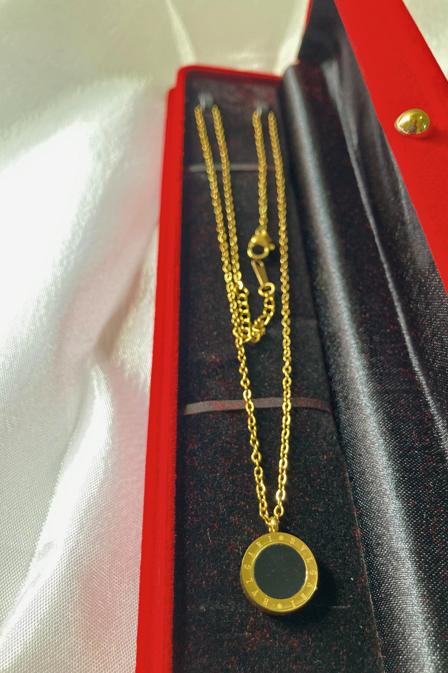 Stylish Black Pendant and Clover Earring Set for Girls and Women