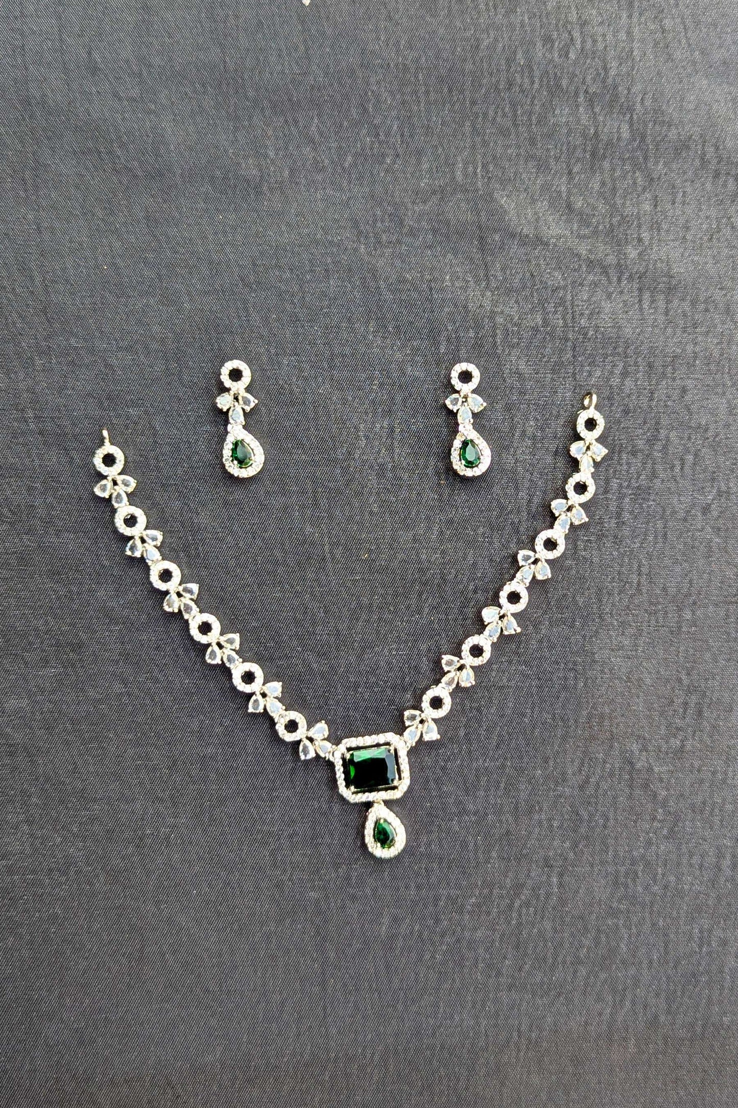 1 Carat Jewelry – Silver Crystal Necklace & Earrings Set - NKL 131