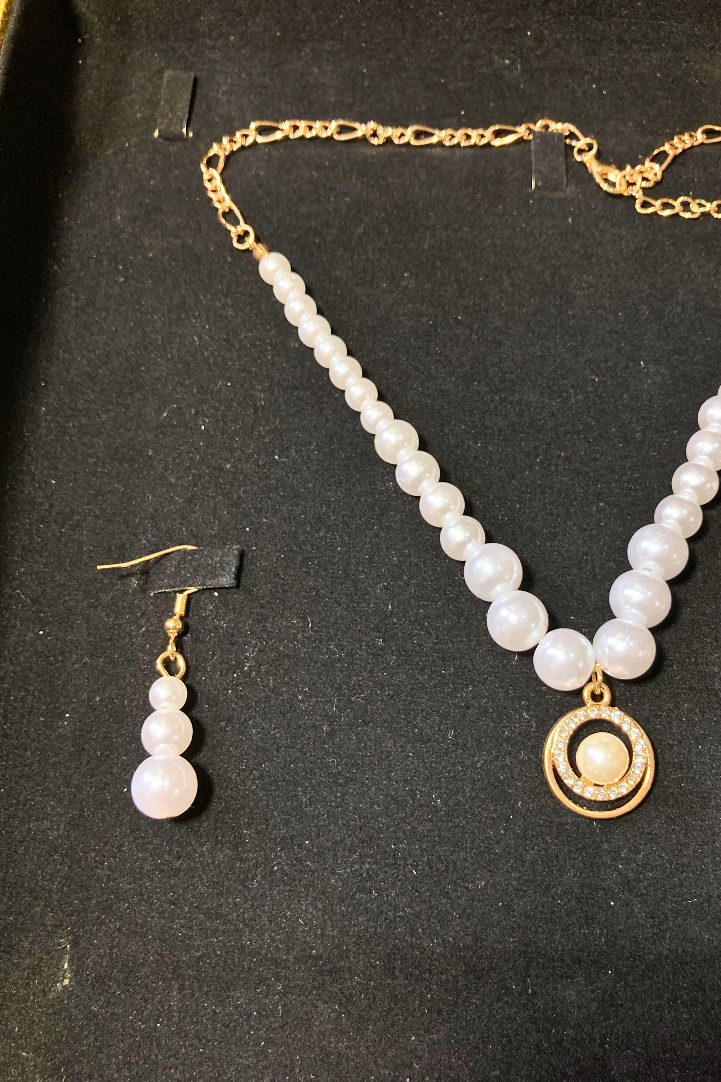 Beautiful White Pearls Mala Set for Girls and Women – Elegant Jewelry for Women With Round Locket
