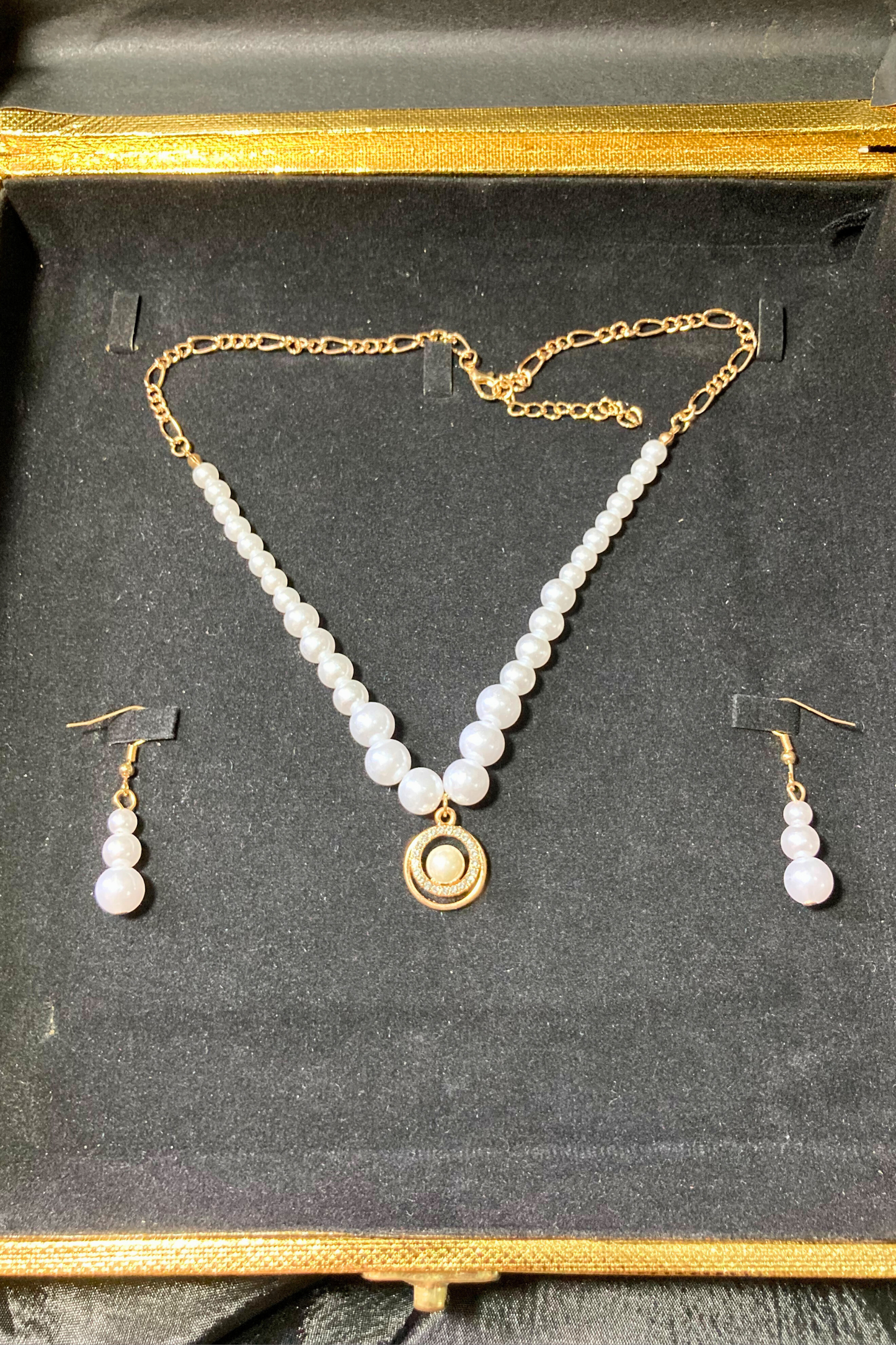 Beautiful White Pearls Mala Set for Girls and Women – Elegant Jewelry for Women With Round Locket