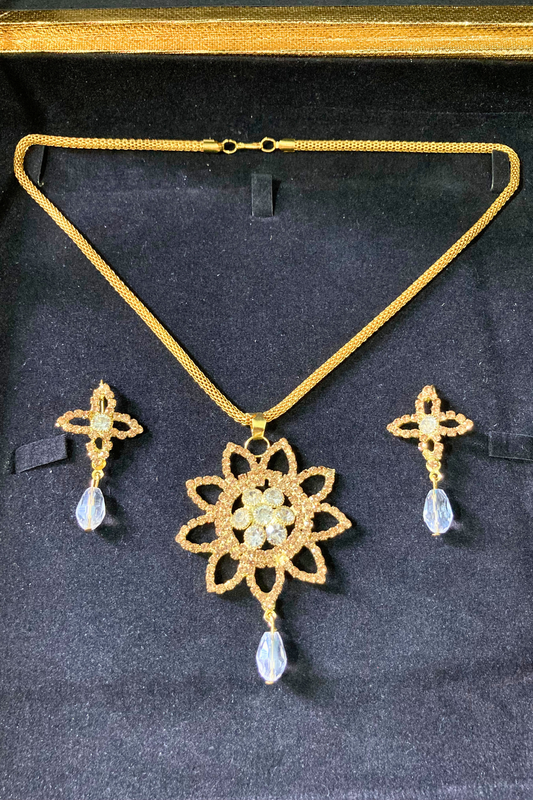 Star Shape Golden White Pearls Necklace and Earrings Set