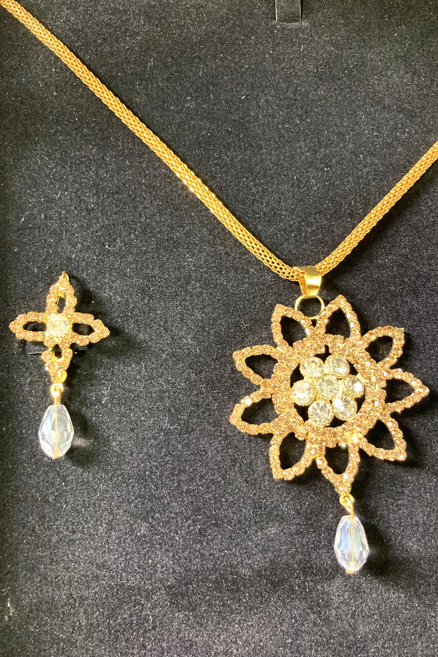 Star Shape Golden White Pearls Necklace and Earrings Set