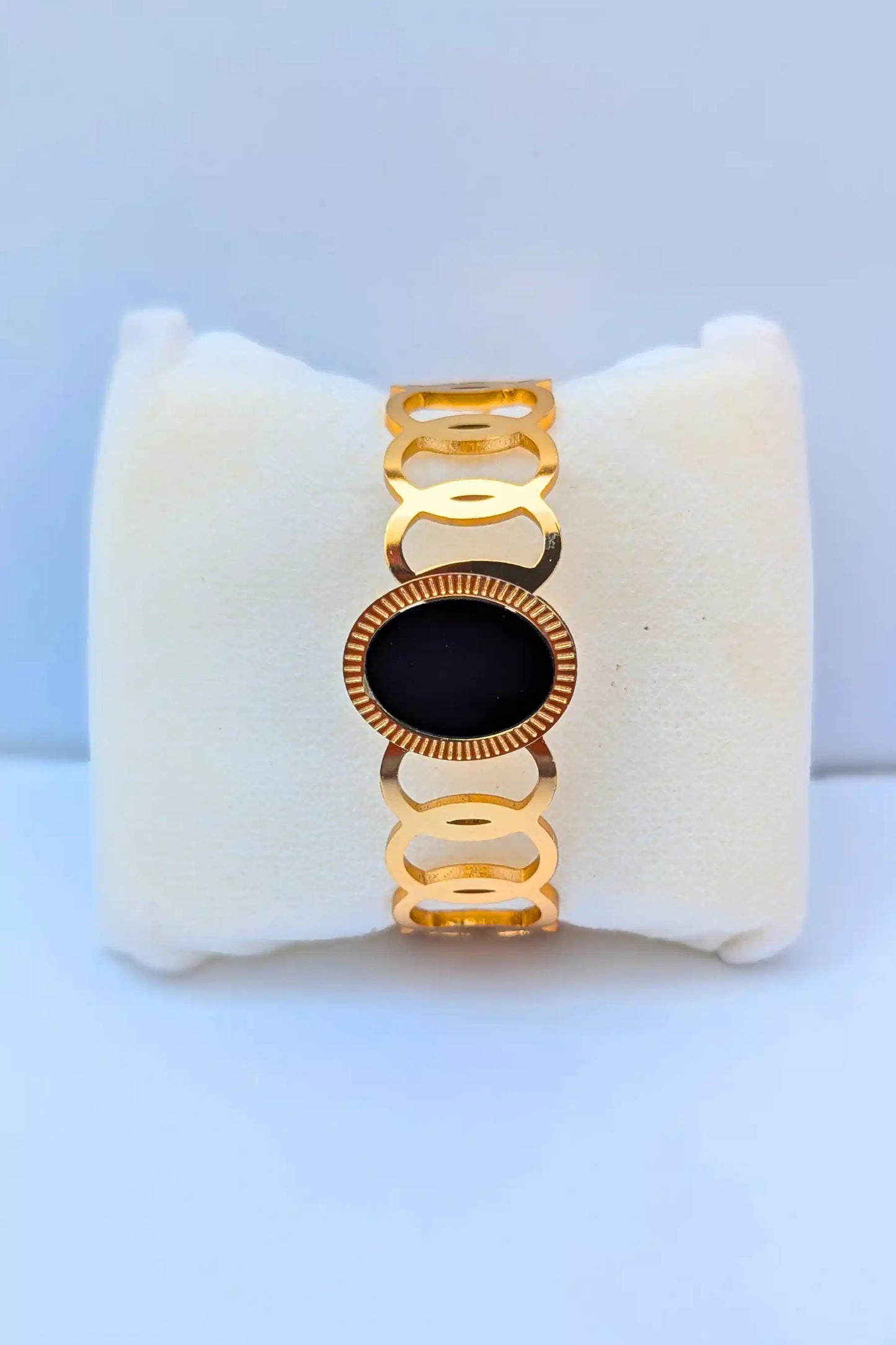 Golden Chain Bracelet with Black Pearl