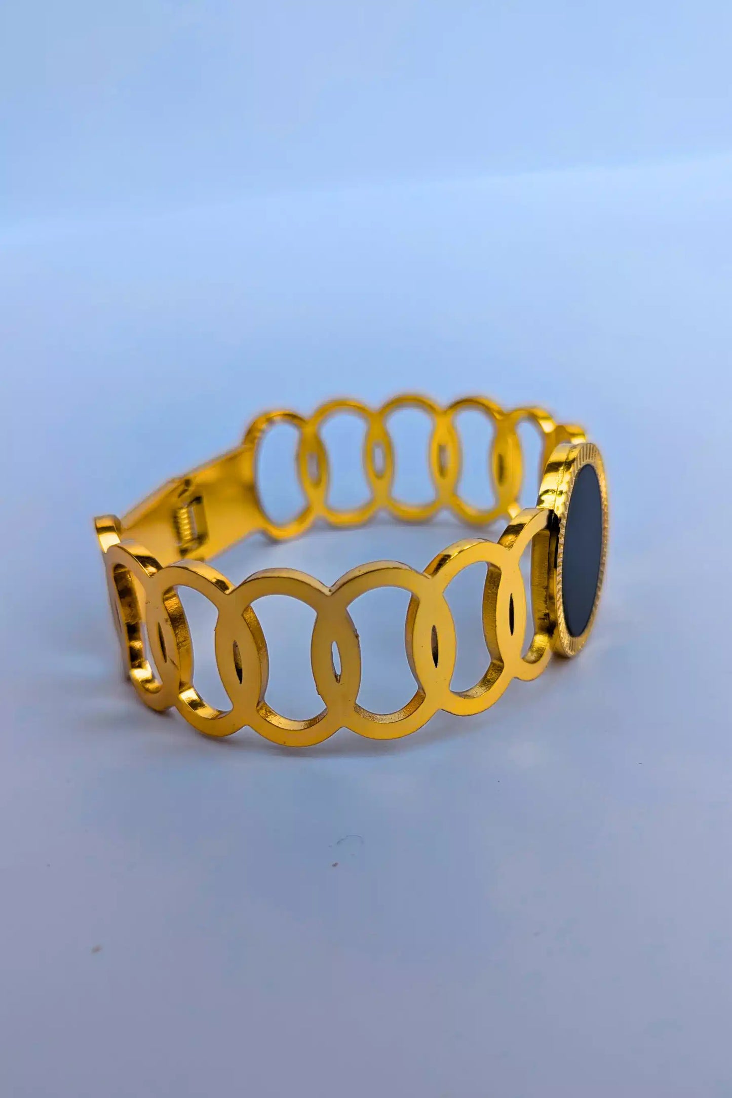 Golden Chain Bracelet with Black Pearl