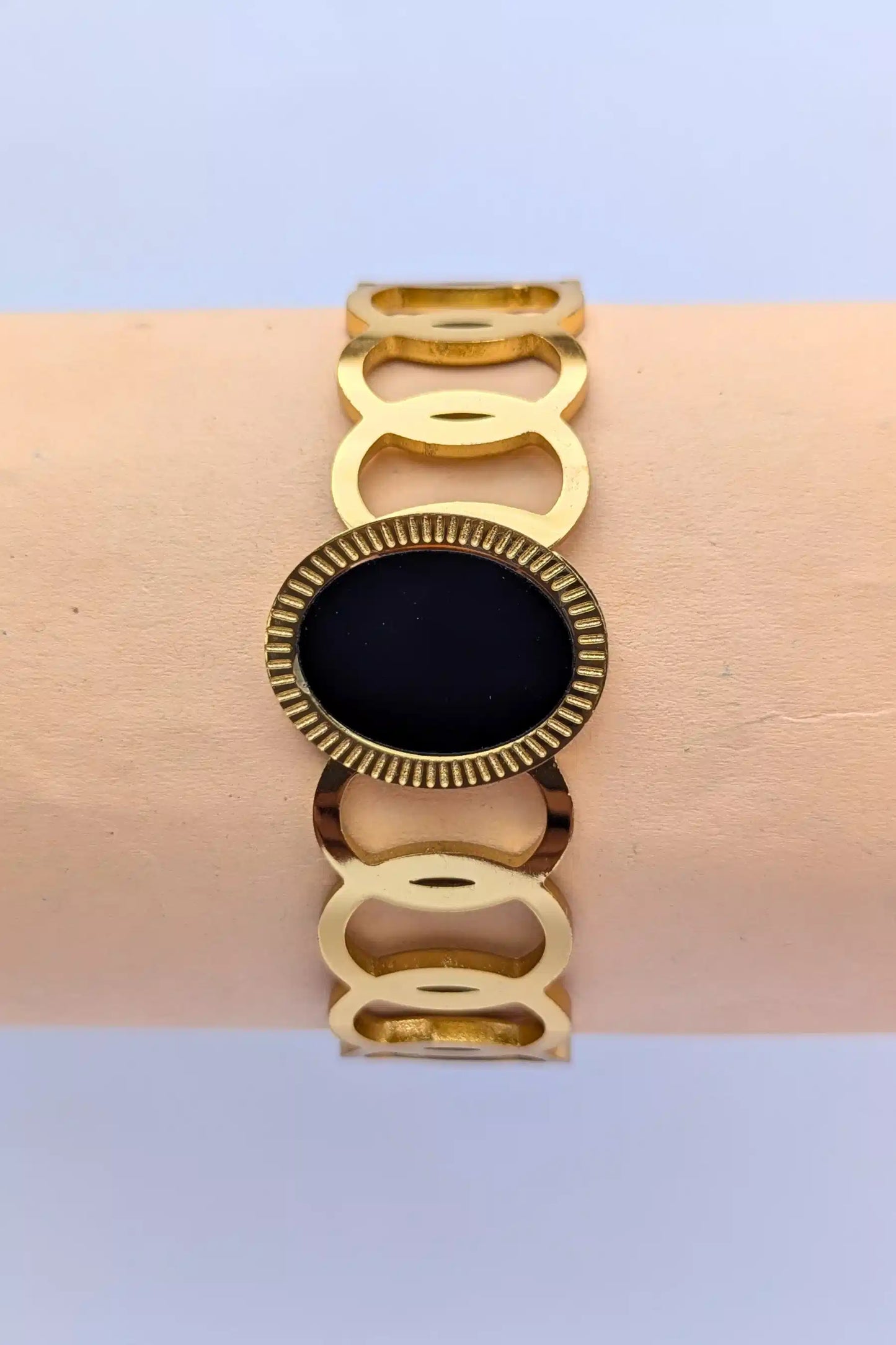 Golden Chain Bracelet with Black Pearl