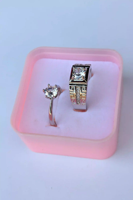 couple rings in gift box