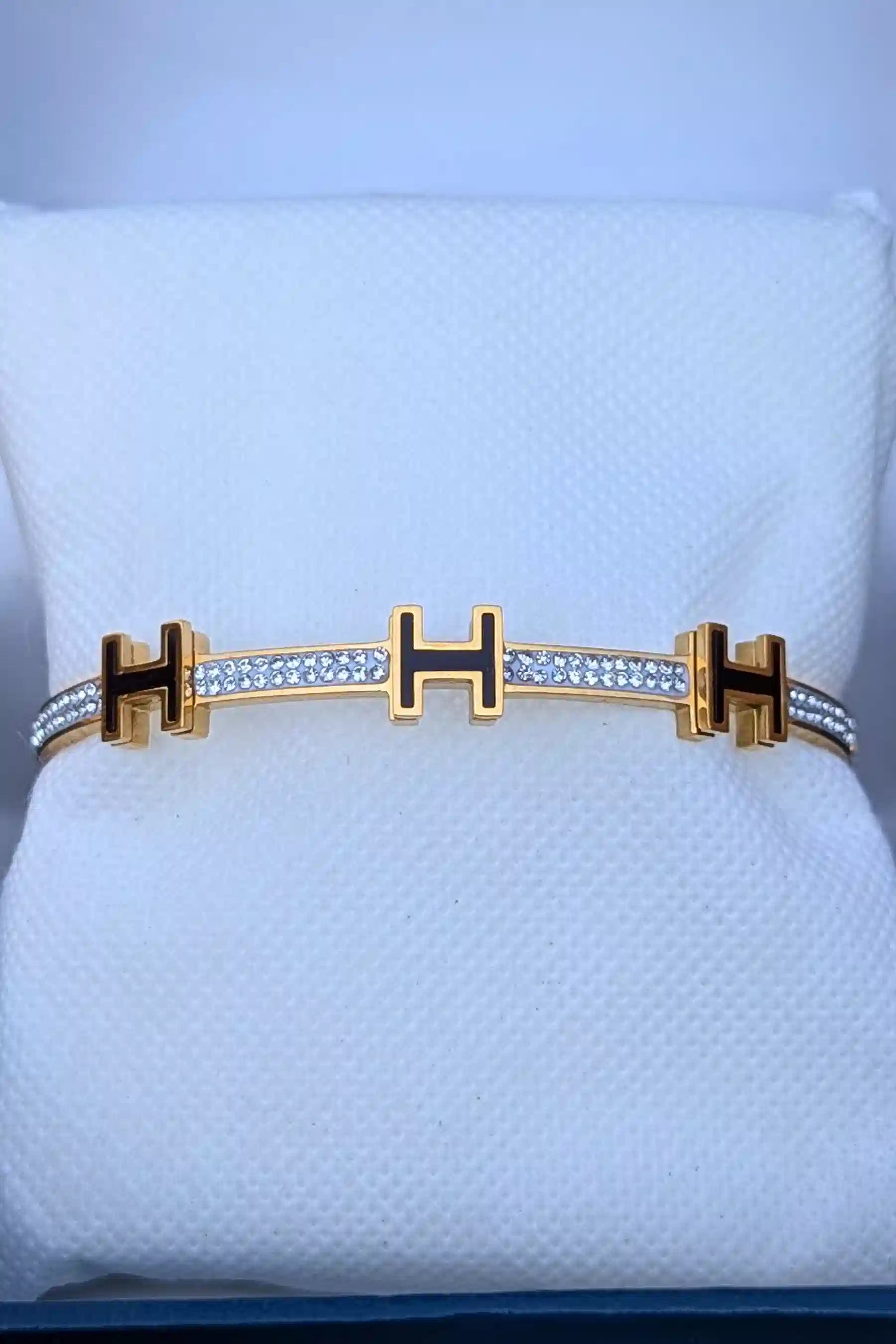 Gold Bracelet with Pearls&nbsp;