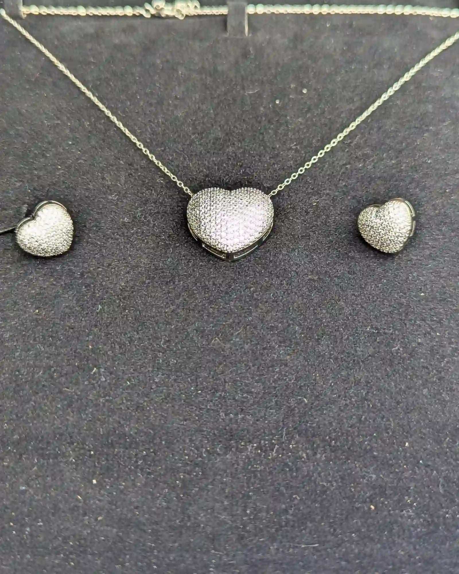 Hear shape locket with stud earrings