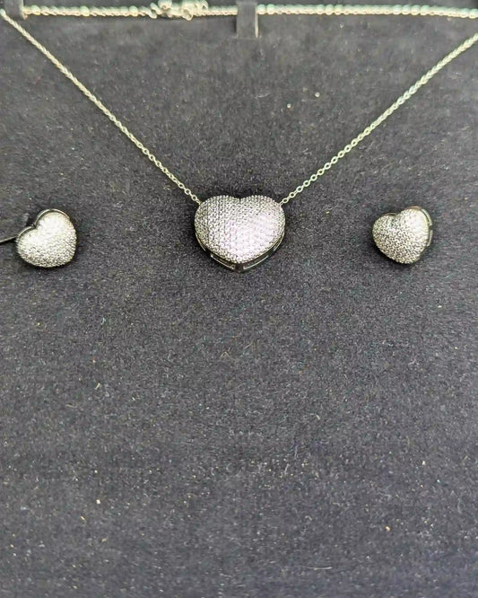 Hear shape locket with stud earrings