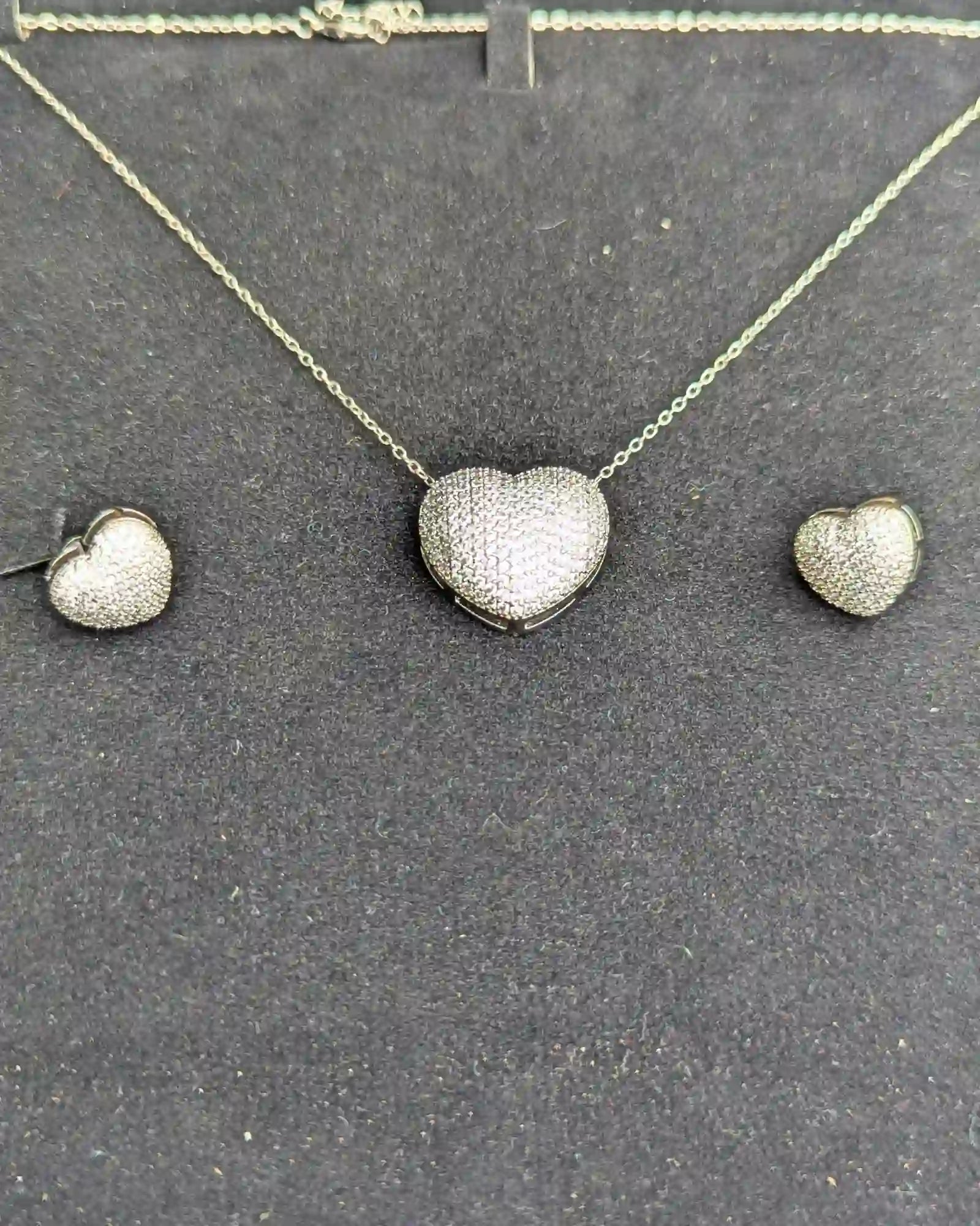 Hear shape locket with stud earrings