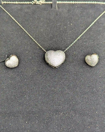 Hear shape locket with stud earrings