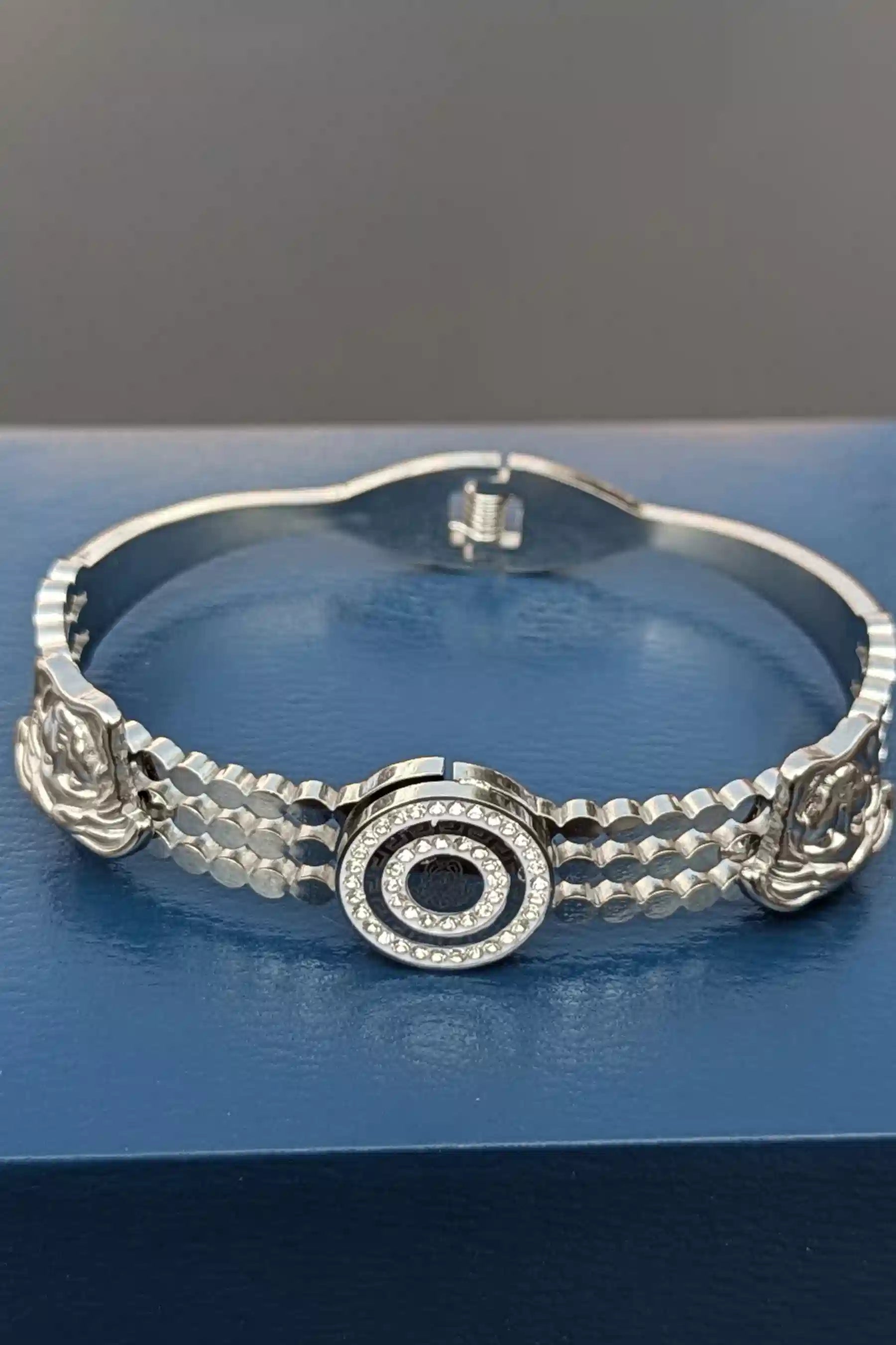 Openable Silver Bracelet with Artistic Face Motifs 