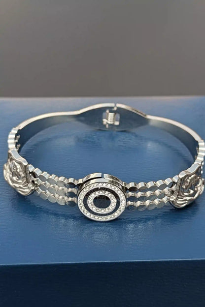 Openable Silver Bracelet with Artistic Face Motifs 